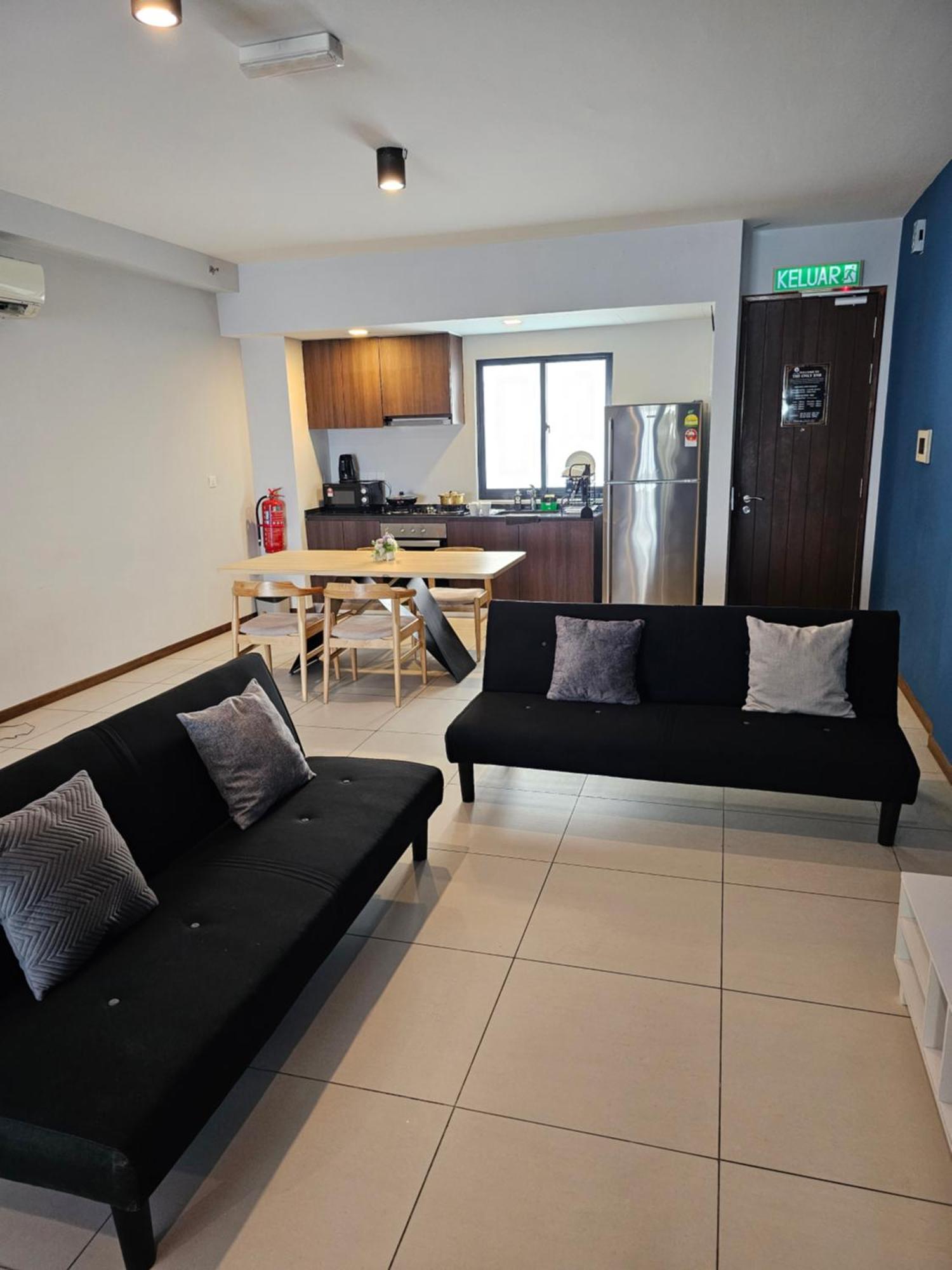 Deluxe Seaview Twin Bed By The Only Apartment Tanjung Tokong